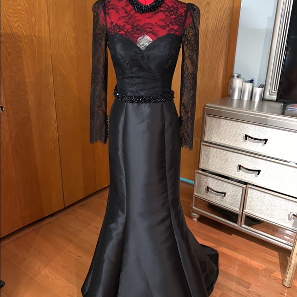 terik ediz Dresses & Skirts - Terik Ediz Black lace gown with bow😻😻